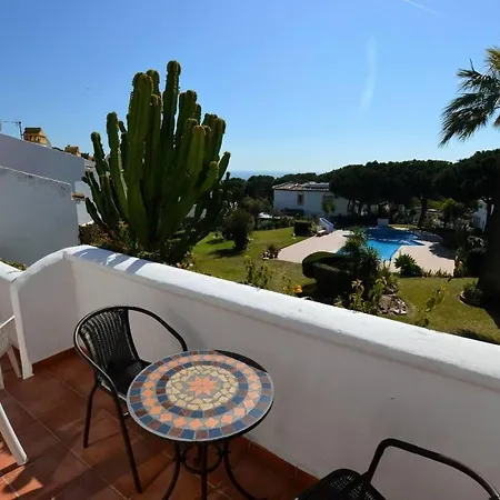 Calahonda - Sleeps 6 - Parking - Garden - Pool