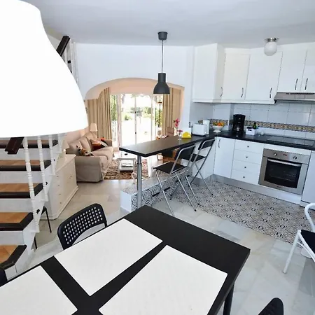 Nyaraló Calahonda - Sleeps 6 - Parking - Garden - Pool *