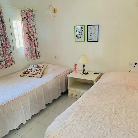 Nyaraló Calahonda - Sleeps 6 - Parking - Garden - Pool *