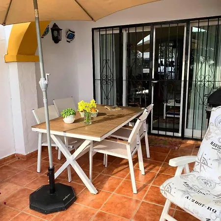 Calahonda - Sleeps 6 - Parking - Garden - Pool
